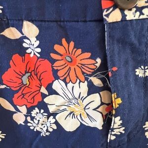 Old navy floral shorts. Size 8.